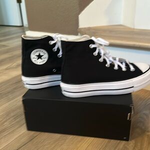 Converse Women Size 7